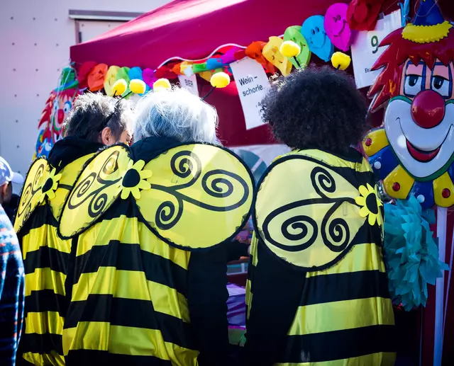 Bienchen auf der Suche nach Nektar... | Foto: Cornelia Bauer