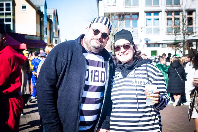 Gefangen - auf dem Schillerplatz in Schifferstadt | Foto: Cornelia Bauer