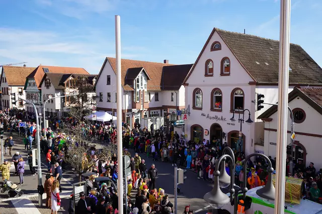 Blauer Himmel und gut gelaunte Menschen | Foto: Katharina Wirth
