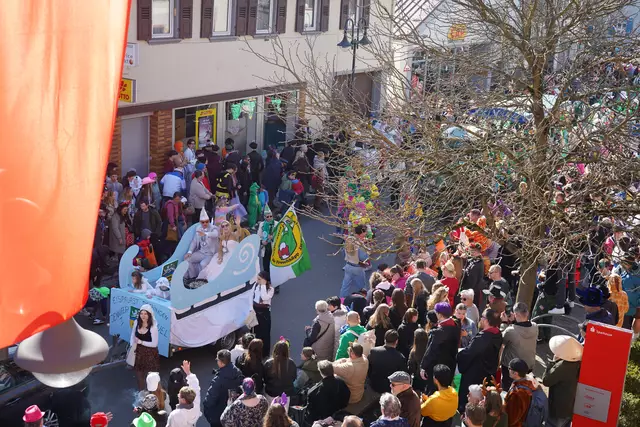 Die "Froschköpp" aus Offenbach mit ihrem Prinzenpaar | Foto: Katharina Wirth