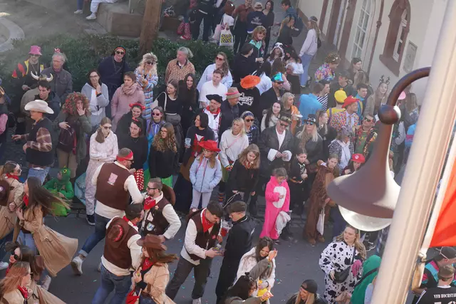 Die Landjugend Insheim mit einer Tanzchoreographie der Fußgruppe | Foto: Katharina Wirth