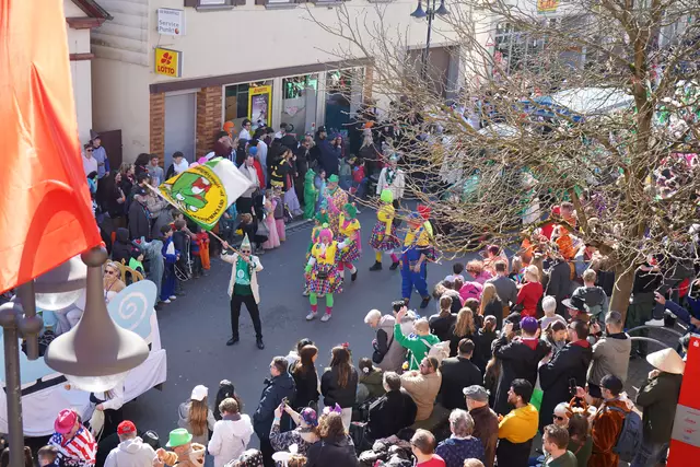 Die Fahnenschwenker waren durchweg bestens gelaunt  | Foto: Katharina Wirth