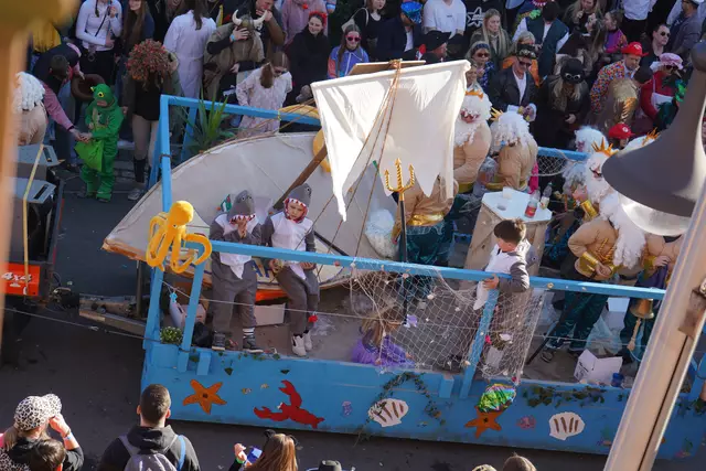 Die Kleinsten der Herxemer Birneseggel, verkleidet als Haie | Foto: Katharina Wirth
