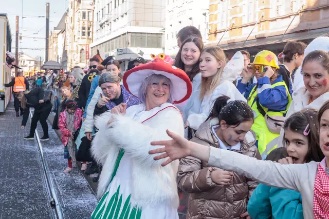  91. Karlsruher Fastnachtsumzug unter dem Motto „So bunt wie's Lebe ebe!“ | Foto: Paul Needham