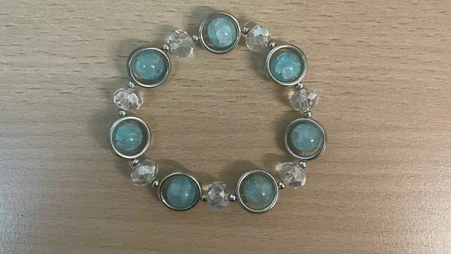 Dieses Armband gehört zum Diebesgut und wartet auf den rechtmäßigen Besitzer | Foto: Polizei Rheinland-Pfalz