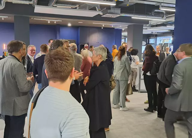 Die Anwesenden tauschten sich rege aus | Foto: Monika Klein