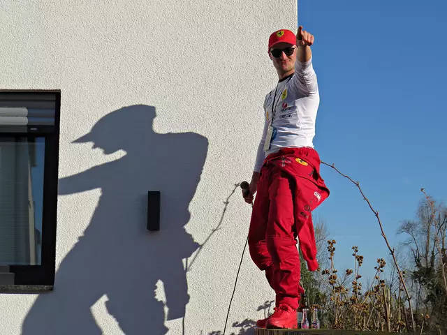 DJ im Formel-1-Anzug als Abschluss | Foto: Brigitte Melder