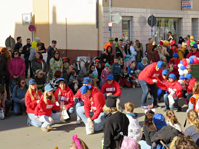 Patrick Fassott als Panzerknacker mit der Gemeindeverwaltung | Foto: Brigitte Melder
