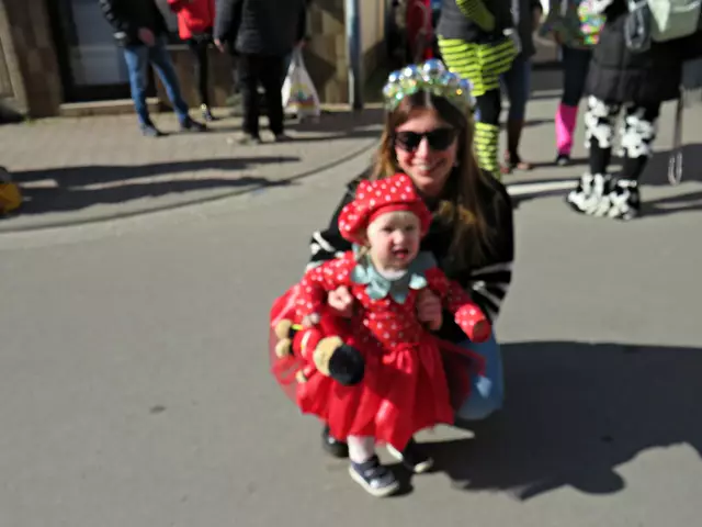 Mila als Erdbeere (tut mir leid, dass es so unscharf wurde) | Foto: Brigitte Melder