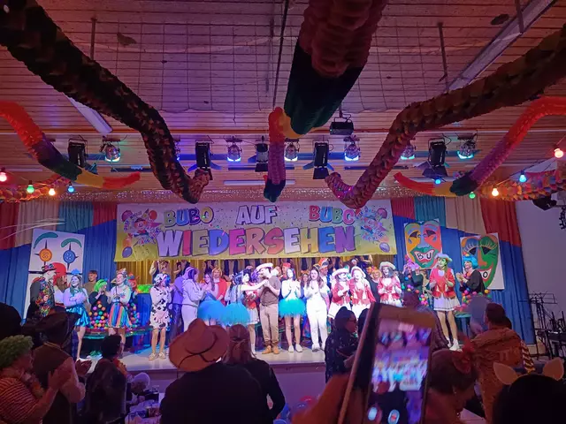 Finale !
Nach dem die Bar und der Tanz eröffnet wurde, feierten alle ausgelassen bis früh in die Morgenstunden. Es war wieder ein rundum gelungenes Wochenende. Jetzt geht es weiter mit den Vorbereitungen für die  Buwerummer Kerwe 2025.  | Foto: Katja Pretz