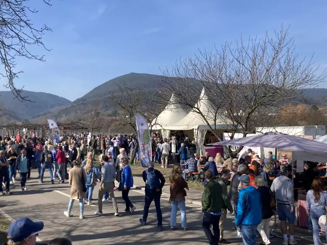 Die Mandelmeile in Edenkoben findet 2025 am Wochenende, 8. und 9. März, sowie am 15. und 16. März statt. | Foto: Anouar Touir