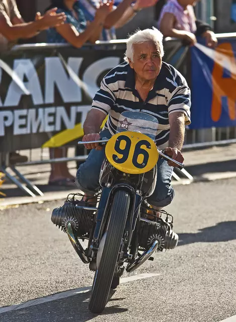 Lothar John auf der BMW auf der Ehrenrunde in Hamburg | Foto: Archiv Peter Frohnmeyer