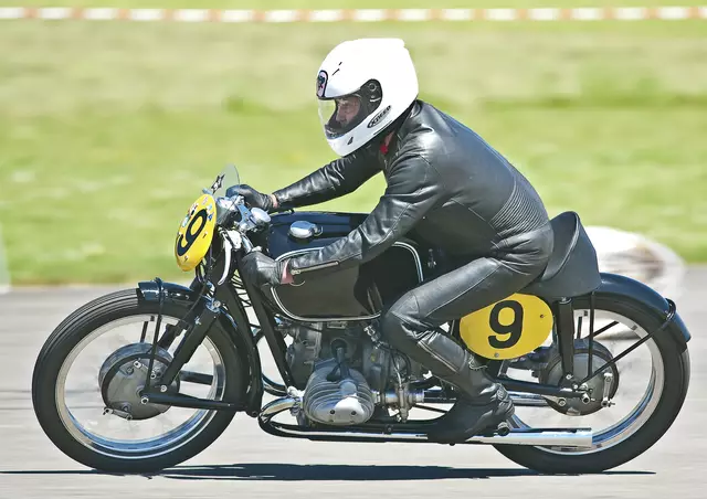 Lothar John auf der BMW 500 ccm | Foto: Archiv Manfred John