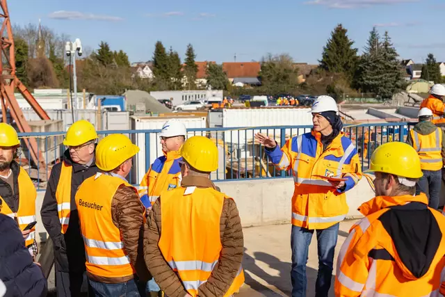 Ein wichtiger Meilenstein bei der Beseitigung des Bahnübergangs in Schifferstadt wurde am Montag erreicht | Foto: Heimatlichter/LBM