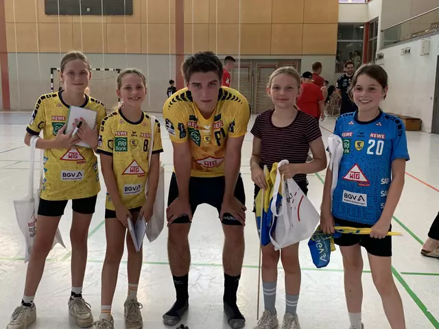 Magnus Grupe mit seinen weiblichen Fans | Foto: Michael Sonnick