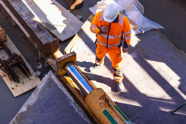 Millimeterarbeit auf der Baustelle in Schifferstadt | Foto: Heimatlichter/LBM