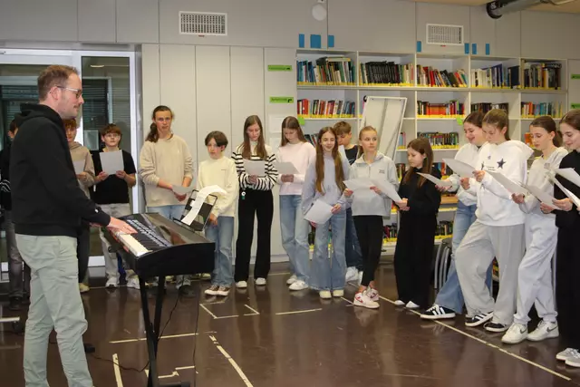 Marc Bugert und Chor | Foto: HBG