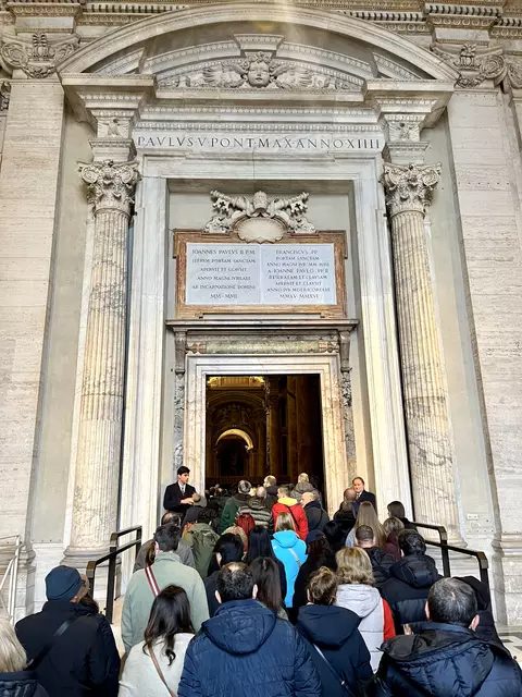 Touristeneingang am Petersdom | Foto: Mathias Schmitt