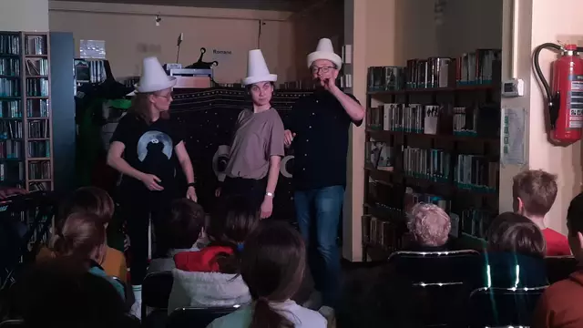 Geschichtenerfinder in der Zweigstelle der Stadtbibliothek Friedrichsfeld | Foto: Kristin Hätterich