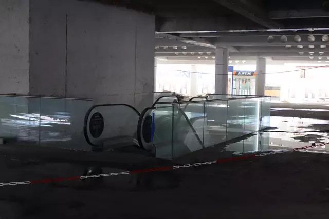 Der ehemalige Saturn war mehrgeschossig.  | Foto: Julia Glöckner