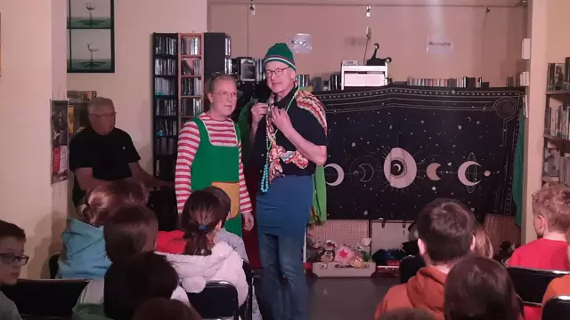 Geschichtenerfinder in der Zweigstelle der Stadtbibliothek Friedrichsfeld | Foto: Kristin Hätterich