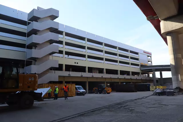 Am Treppenaufgang des Parkhauses wird nächste Woche ein Kran gestellt. | Foto: Julia Glöckner