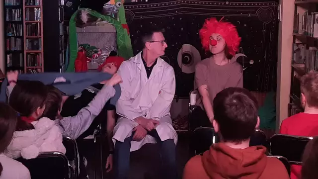 Geschichtenerfinder in der Zweigstelle der Stadtbibliothek Friedrichsfeld | Foto: Kristin Hätterich