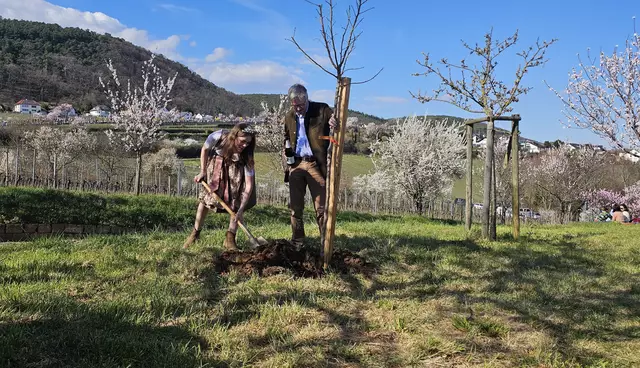 Maja packt kräftig an | Foto: Eva Bender