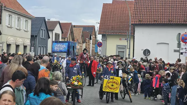 Sommertagsumzug Haßloch 2025: Ein kunterbuntes Spektakel | Foto: Eva Bender