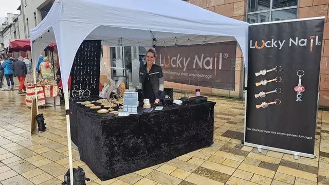 Lucky Nail mit Nadine Engel aus Neuhofen: Der Glücksbringer aus echtem Hufnagel  | Foto: Eva Bender
