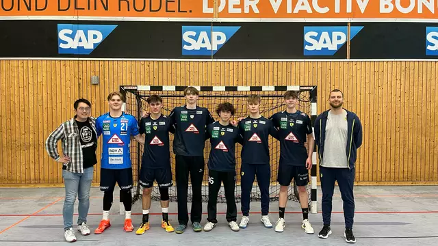 Abschiedsbild mit Riku (Vierter von rechts), Nachwuchskoordinator Martin Berger (rechts) | Foto: RNL