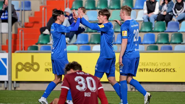 Der FK Pirmasens besiegt den FC Karbach am Samstag, 29. März 2025, mit 3:0 (1:0) Toren. Der FKP bleibt in der Fußball-Oberliga weiter Tabellenzweiter.  | Foto: Erik Stegner