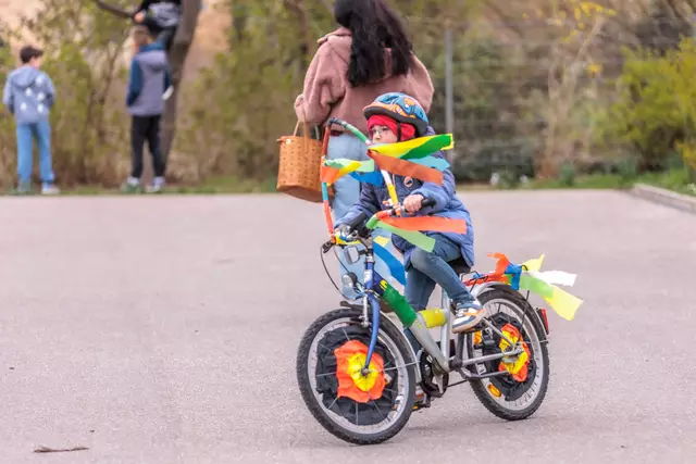 Die Sondernheimer Kinder waren mit großer Freude beim Sommertagszug 2025 dabei - und ihre Eltern auch | Foto: Paul Needham