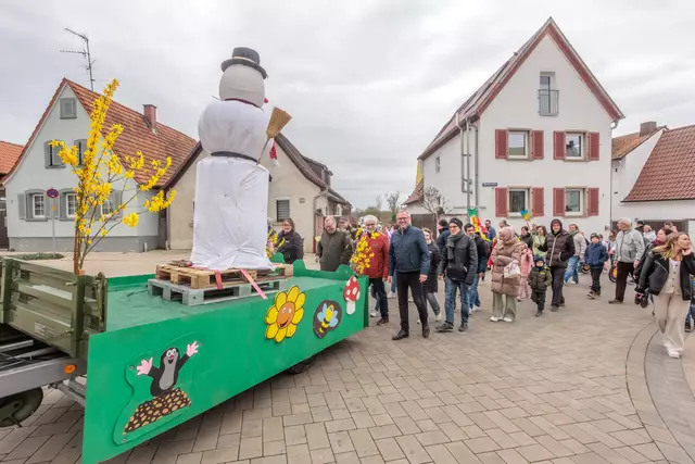 Die Sondernheimer Kinder waren mit großer Freude beim Sommertagszug 2025 dabei - und ihre Eltern auch | Foto: Paul Needham