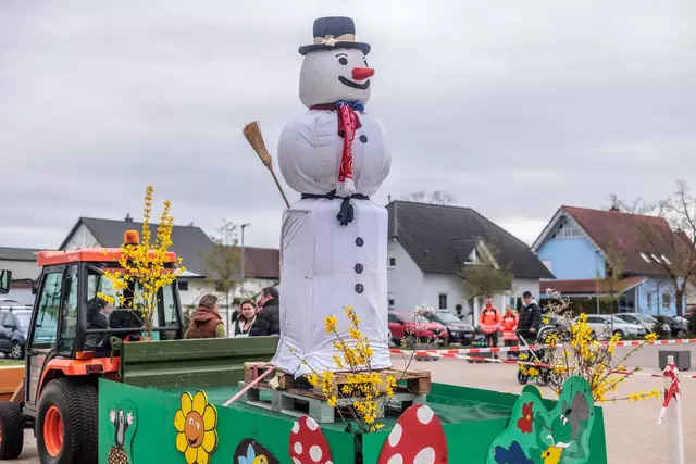 und am Ende brannte der Schneemann - der Frühling kann kommen | Foto: Paul Needham