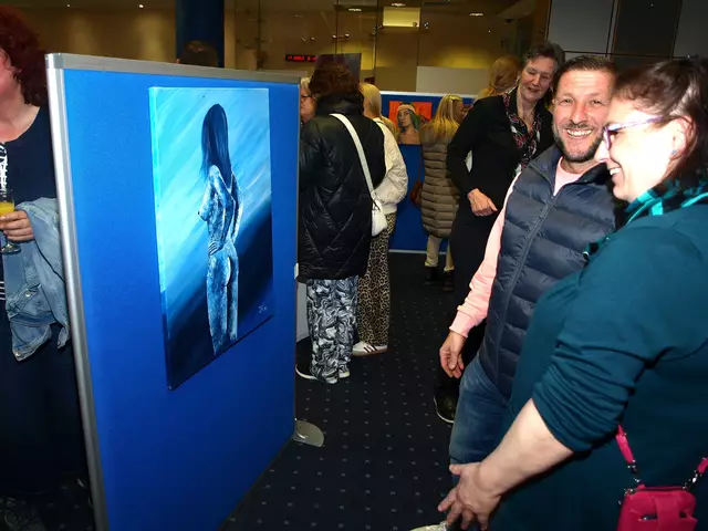 Blick auf die Vernissage. Da lacht das Herz. | Foto: Werner Schmidhuber