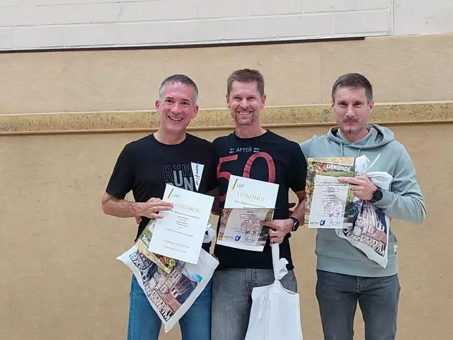 Alex beim Sieg seiner Pfalzmeisterschaft im Berglauf (Mitte) | Foto: Alexander Barnsteiner