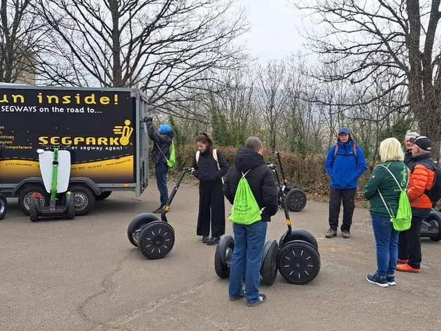 Diese Gruppe machte sich auf Rädern in Form von Segways auf den Weg zur Burg Lichtenberg | Foto: Anna-Maria Woll