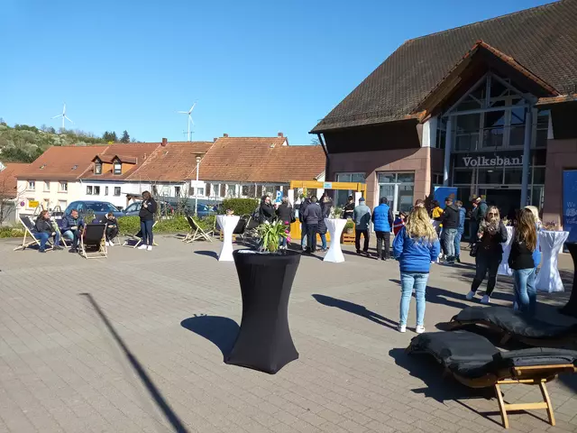 Der Platz vor der Volksbank lud zum Chillen ein | Foto: Anja Stemler