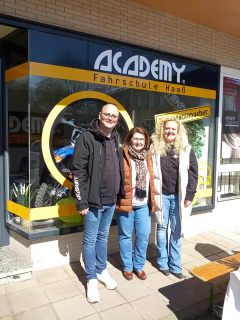 Academy Fahrschule Haaß feierte am Frühlingsfest Eröffnung und dachte dabei an den Jugendtreff in Altenglan | Foto: Anja Stemler