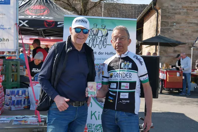 Ex Radrenfahrer Roland Weisinger unterstützt auch seinen alten Radsportfreund Rudi Birkmeyer mit einer Spende!  | Foto: Dieter Hamman