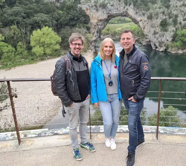 Daniel Helfrich und das Ehepaar Steigelmann | Foto: Brigitte Melder