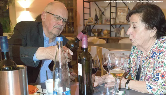 Peter Paul Ploner mit Besitzerin einer Karlsruher Nobel-Boutique:
Gerlinde Rillmann.
Sie war jahrelang Sponsor des Karlsruher Opernballs Pavel Fiebers. | Foto: Michael Bartholomaeus