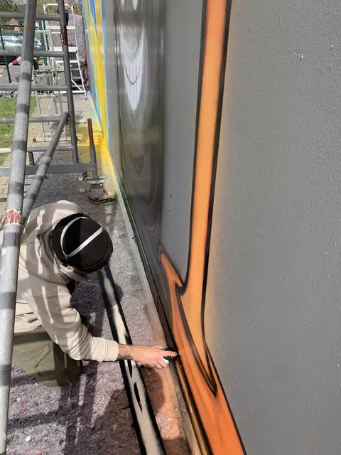 Der Lampenfuß entsteht | Foto: Peter Krietemeyer