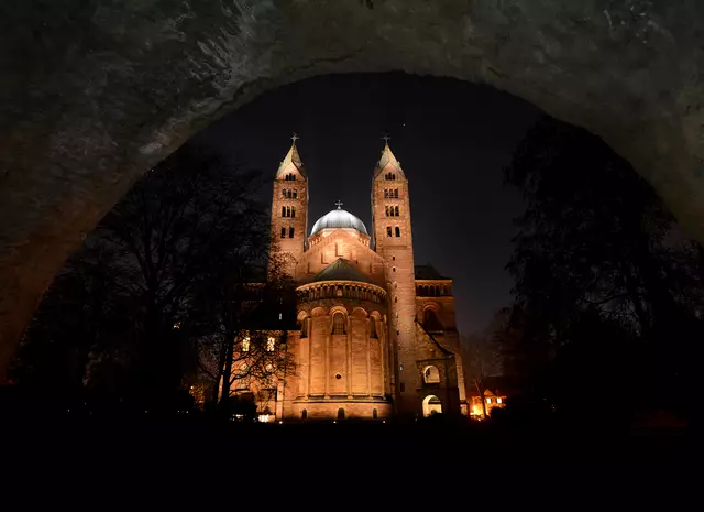 Die neue Außenbeleuchtung des Doms bei der ersten Inbetriebnahme Ende Dezember | Foto: Domkapitel Speyer, Klaus Landry
