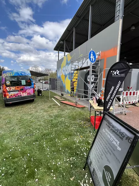 Beim Arbeiten an dem Graffiti-Projekt  | Foto: SK/gratis