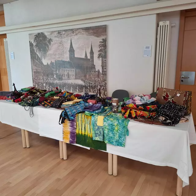 Kleidungsstücke aus dem Senegal konnten käuflich erworben werden | Foto: Kathrin Köhler