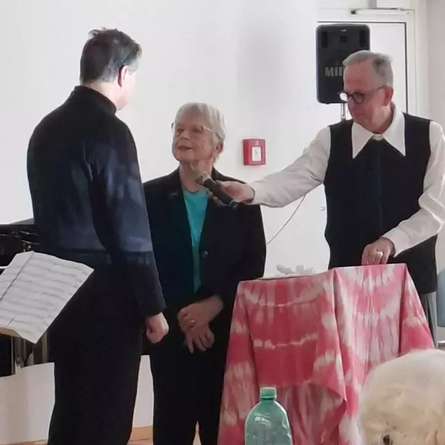 Doris Racké, die Gründerin des Senegalhilfe-Vereins im Interview mit Wolfgang Schumacher (rechts). | Foto: Kathrin Köhler