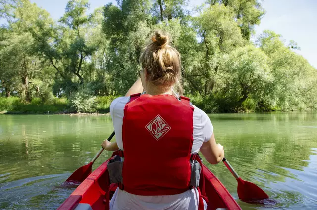Eine geführte Kanutour führt zu den Karlsruher Altrheinarmen mit idyllischen Ufern und einzigartiger Tierwelt. | Foto: KTG Karlsruhe Tourismus GmbH