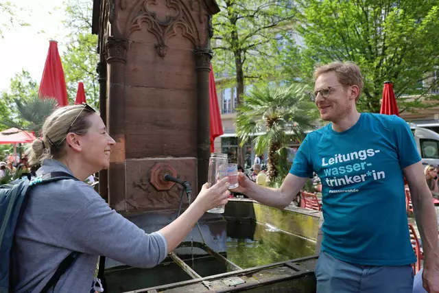 Mit Wasserkurator Thomas Frank geht es zu sechs Trinkbrunnen in der Karlsruher Innenstadt - inklusive Verkostung! | Foto: KTG Karlsruhe Tourismus GmbH